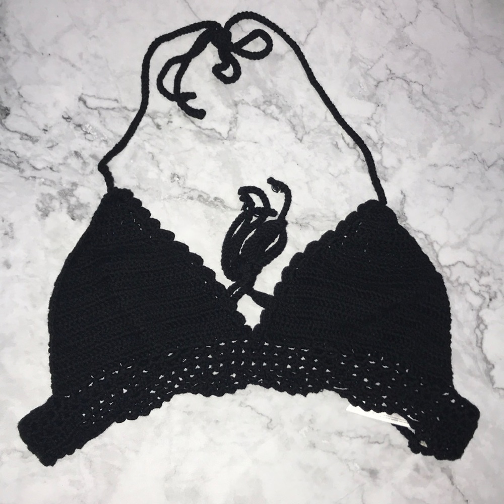 URBAN OUTFITTERS BLACK CROCHET TOP SIZE M